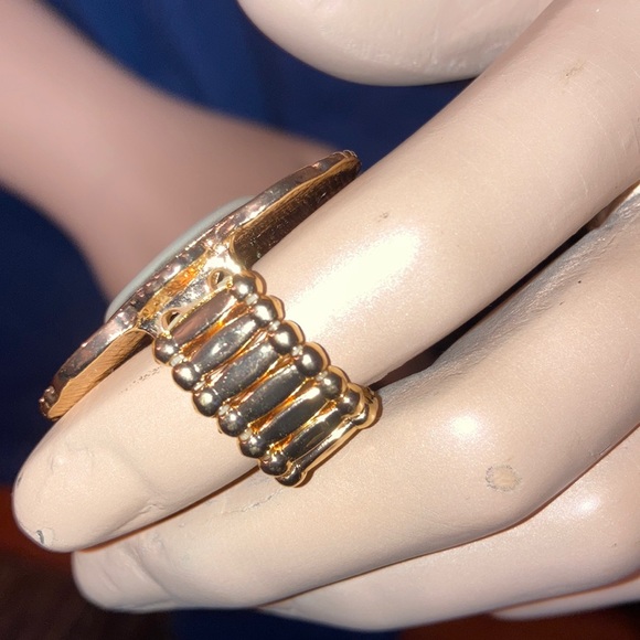 Costume ring clear stone with gold band - Picture 4 of 4